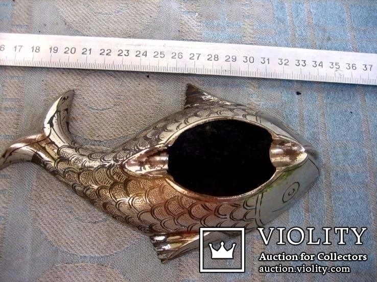 Велика бронзова попільничка риба 17 см на 9,5 см, фото №2