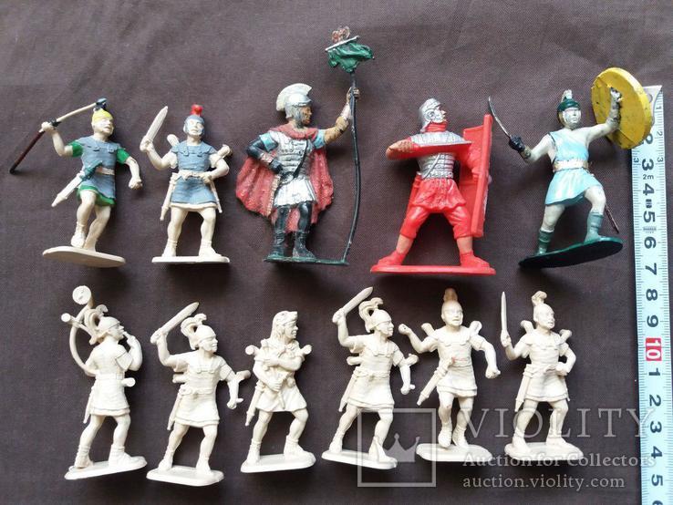 Фигурки римских солдат