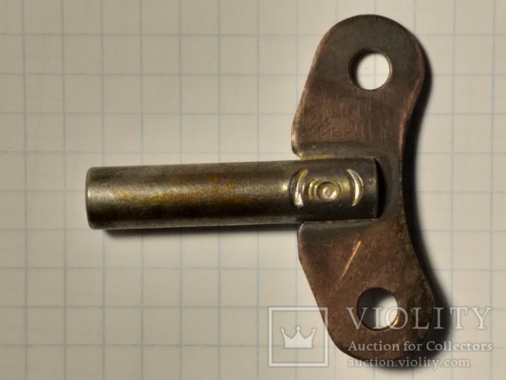 Заводной ключ квадрат около4×4 диаметр около 8 мм   лот н 10.03 .10