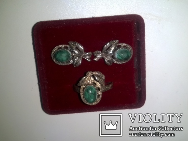 Набор из серебра кольцо и серёжки времен СССР с зелёным натуральным камнем, фото №3