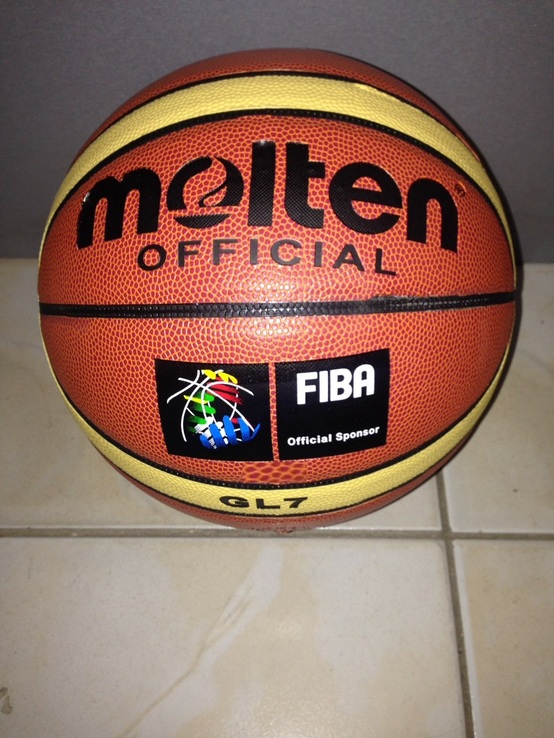 Баскетбольный мяч Molten GL7