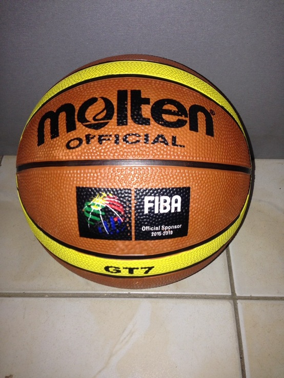 Баскетбольный мяч Molten GT7