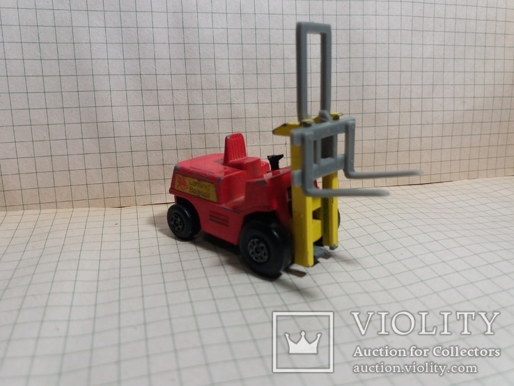 Машинка погрузчик fork lift truck N15 Matchbox, фото №9