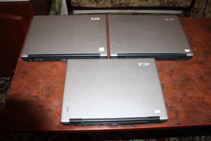 3 ноутбука Acer.