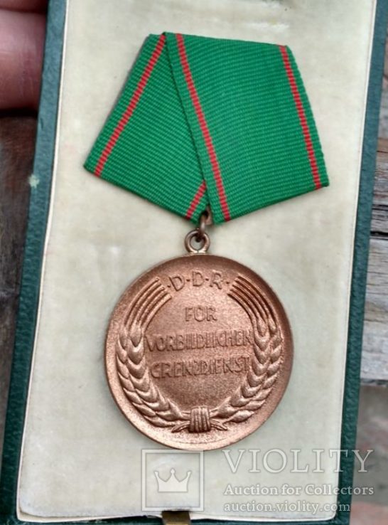Медаль пограничника ГДР 1953.  № 6985, фото №2