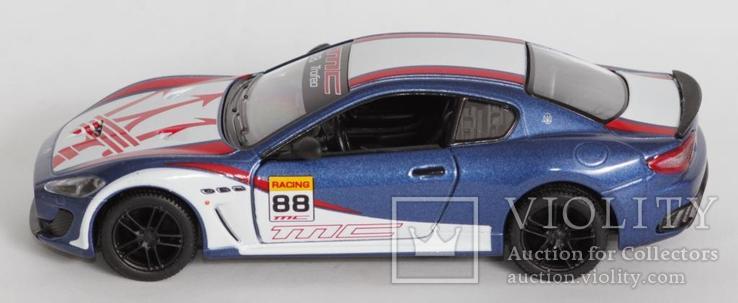 1:38 Kinsmart Maserati GranTurismo MC Stradale (Racing), фото №3