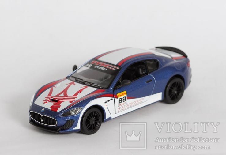 1:38 Kinsmart Maserati GranTurismo MC Stradale (Racing), фото №5