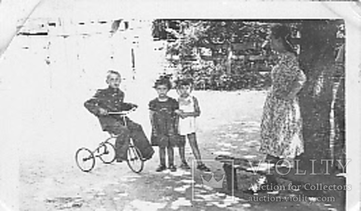Фото дети , мальчик на велосипеде , 51г