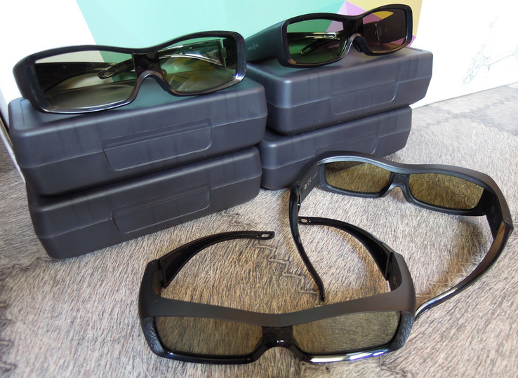 Семейный комплект из 4 пар 3D очков Toshiba FPT-AG01 очки, фото №2