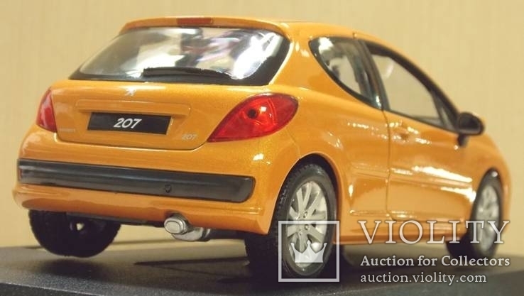 1:24 Burago Peugeot 207, фото №3