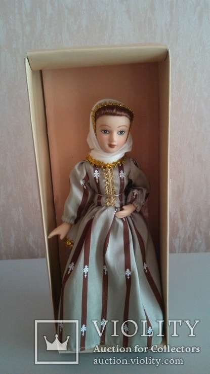 Фарфоровая кукла 1