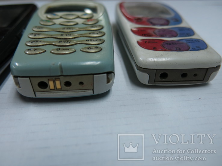 Четыре мобильных телефона, фото №5