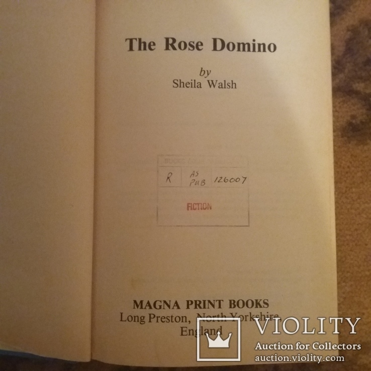 Книга на английском языке THE ROSE DOMINO, фото №3