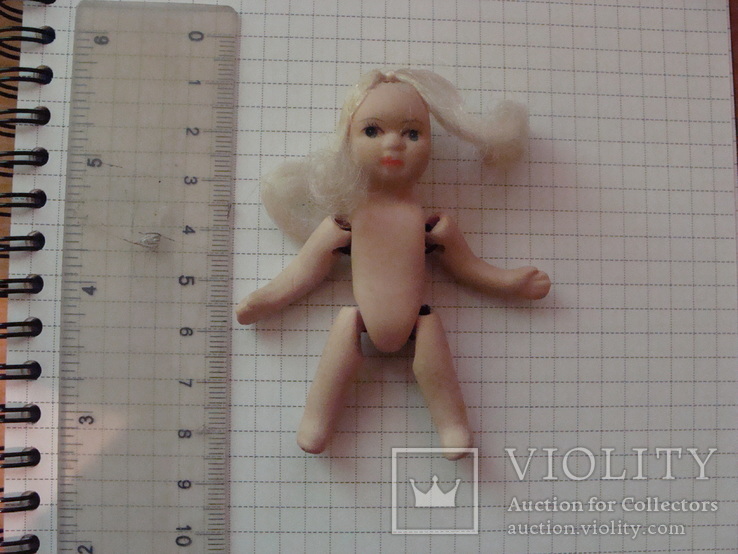 Старинная маленькая куколка на резинках, фото №2