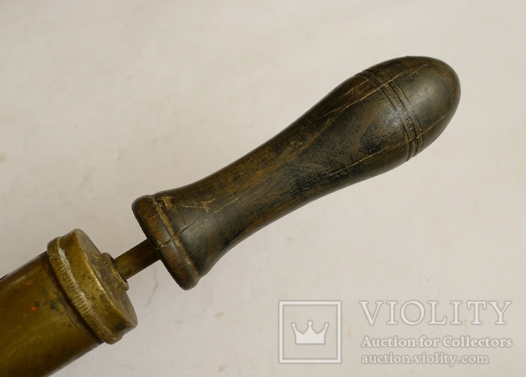 Старинный медицинский латунный инструмент в виде насоса., фото №9