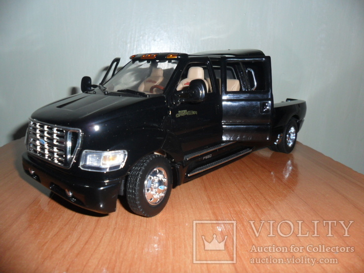 Коллекционная модель, машинка Ford F650 Super Crewzer Pickup 1:18, фото №8