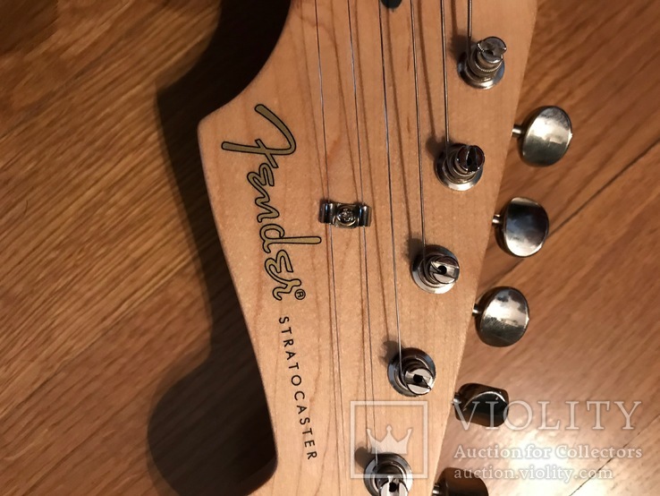 Buddy Guy signed Fender Startocaster Polka Dot, фото №4