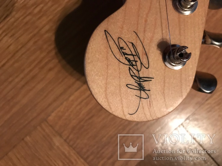 Buddy Guy signed Fender Startocaster Polka Dot, фото №7