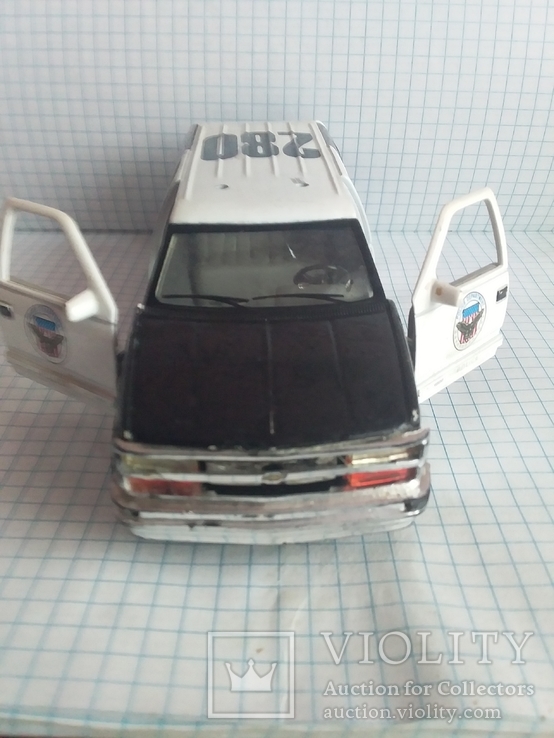 Модель машини  Chevrolet suburban used under license 1993 1/36