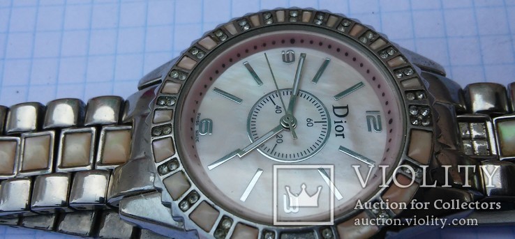 Часы Dior с перламутровым циферблатом
