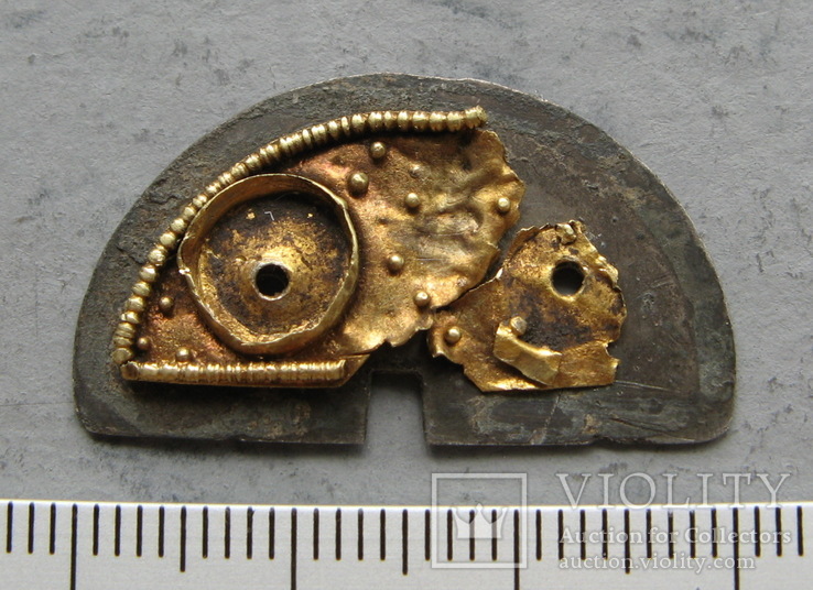 Часть серебрянной фибулы с золотой накладкой., фото №3
