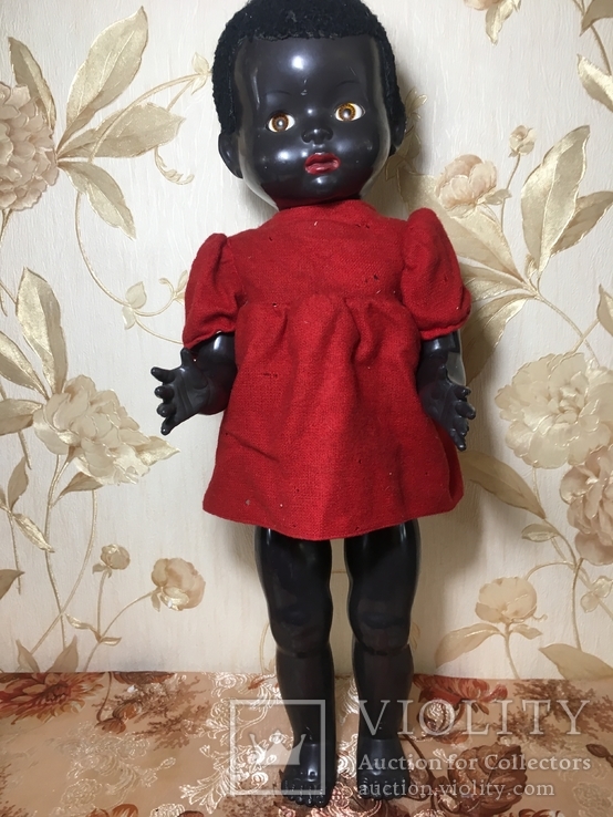 Большая чернокожая кукла. Флиртует. Ходит. Тяжелая. 56 см.
