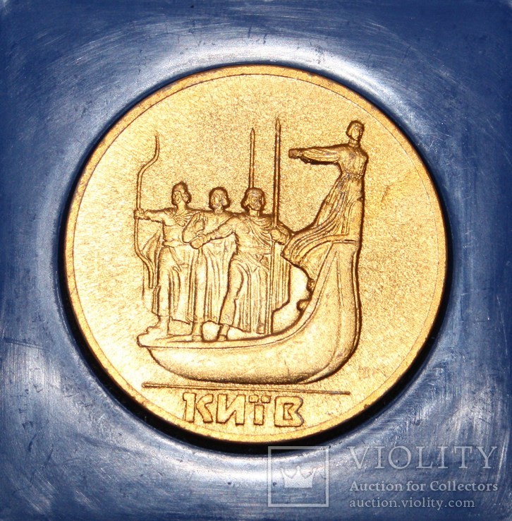 Настольная памятная медаль,новорожденного в г.Киев (Украина) 2005 г., фото №2
