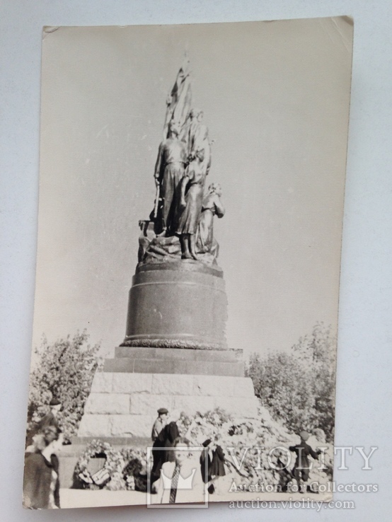 Фото Краснодон памятник молодогвардейцам 60-е.