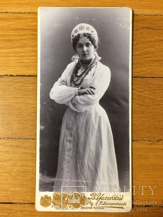 Фото девушки в национальном костюме 1902 г. фотограф В. Чеховский Одесса, фото №2