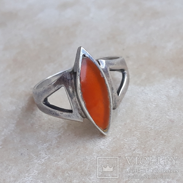 Серебряное кольцо с камнем, фото №2