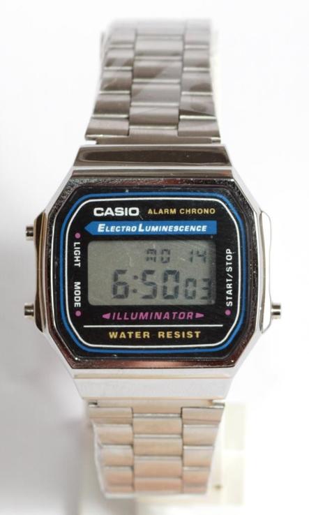Наручные часы Casio A-168WA-1 с серебряным браслетом