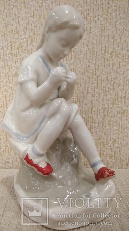 Девочка вытаскивающая занозу артель керамик, фото №10