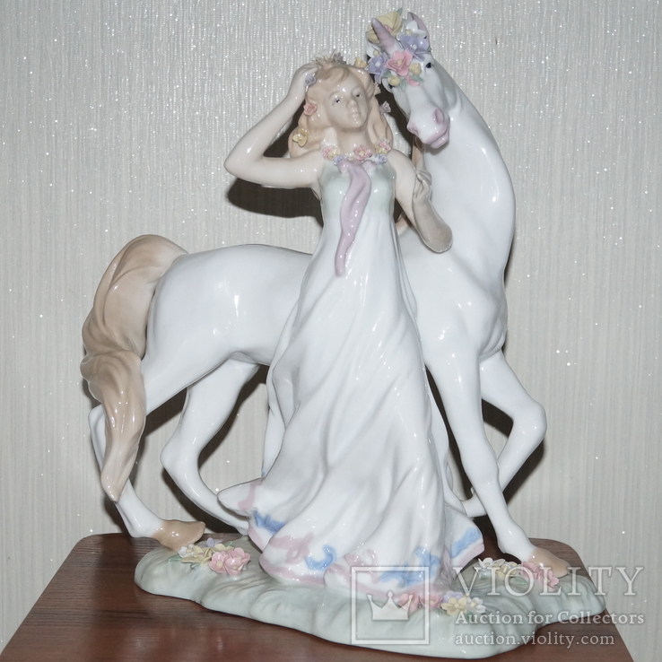 Девушка с лошадью (фарфор), фото №2