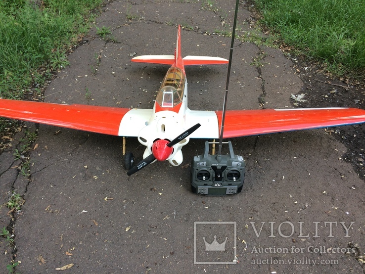 Радиоуправляемая модель самолета ЯК-18 с пультом управления, фото №9