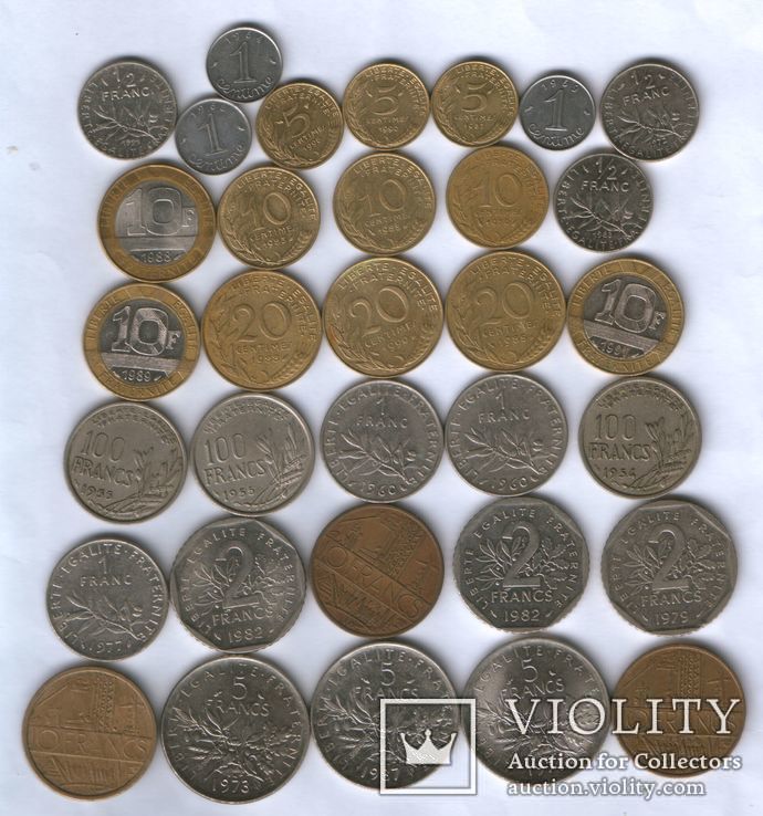 Лот монет Франции 33 шт. 11 комплектов по 3 монеты.