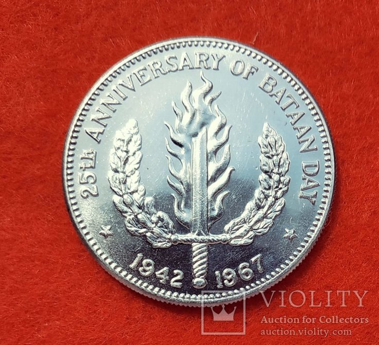 Филиппины 1 писо 1967 серебро АНЦ, фото №2
