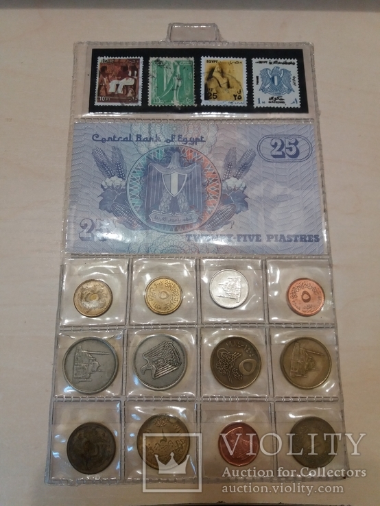 Набір монети, марки та банкнота Єгипту.