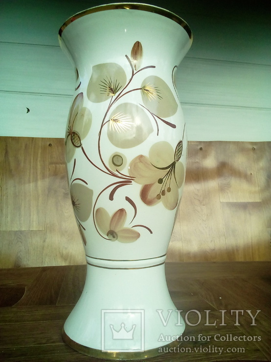 Фарфоровая ваза с рисунками цветов в позолоте., фото №3