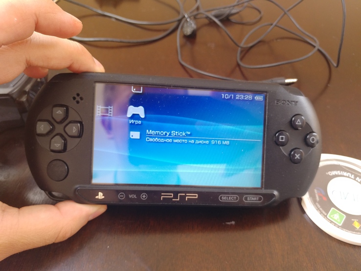 Игровая приставка Sony PSP E1008 прошитая + флешка 16GB c играми + Наушники, фото №2