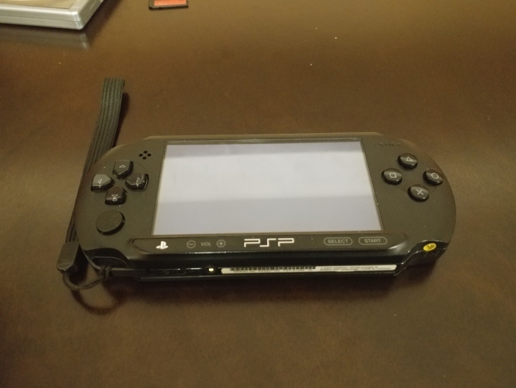 Игровая приставка Sony PSP E1004 прошитая + флешка 32GB c играми + Наушники SONY., фото №2