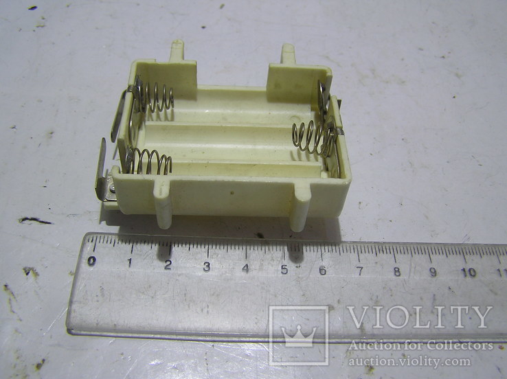 Кассета под пальчиковые батарейки.