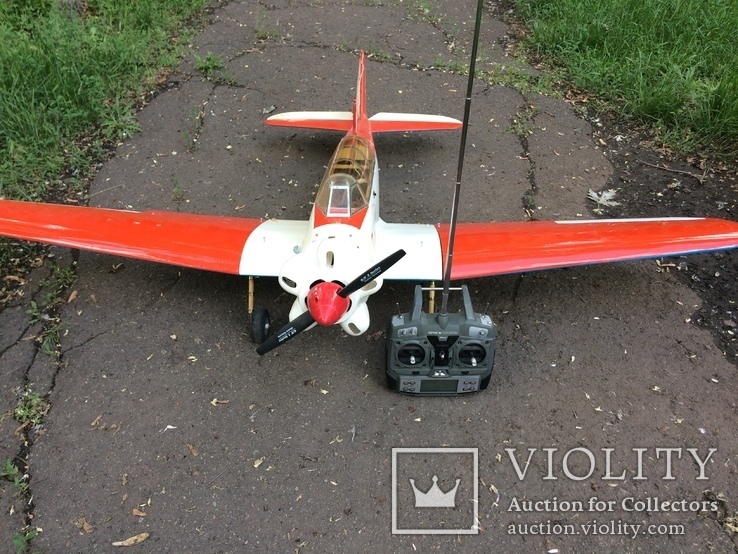 Радиоуправляемая модель самолета ЯК-18 с пультом управления, фото №9