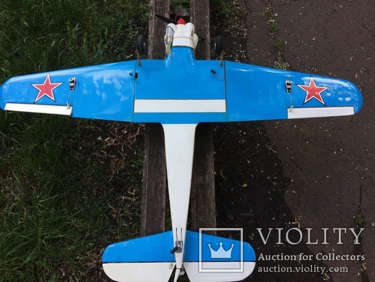 Радиоуправляемая модель самолета ЯК-18 с пультом управления, фото №10