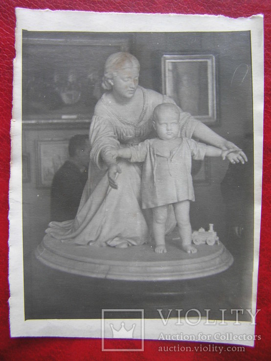 Фото скульптуры (Девушка с ребенком, паровозик), фото №2
