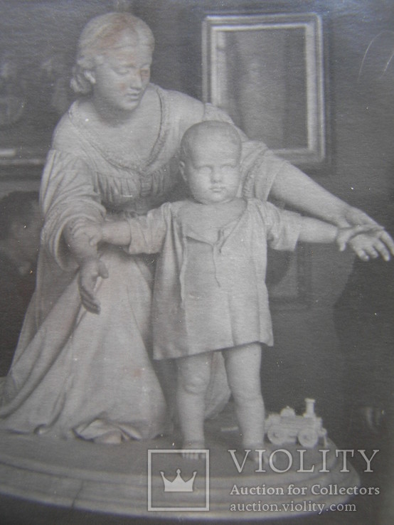 Фото скульптуры (Девушка с ребенком, паровозик), фото №4