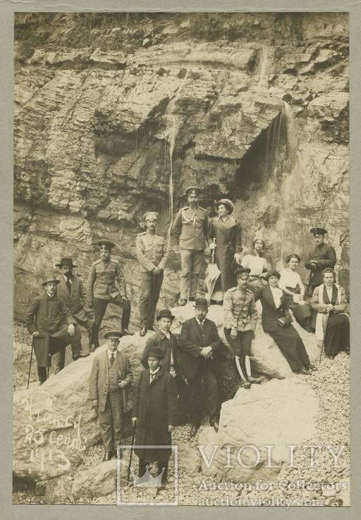 Гусарский офицер с др. офицерами и гражданскими у водопада Учан-Су близ Ялты. 1913 г., фото №2