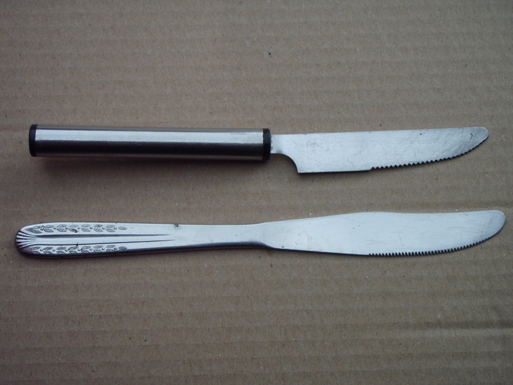 Два ножа.
