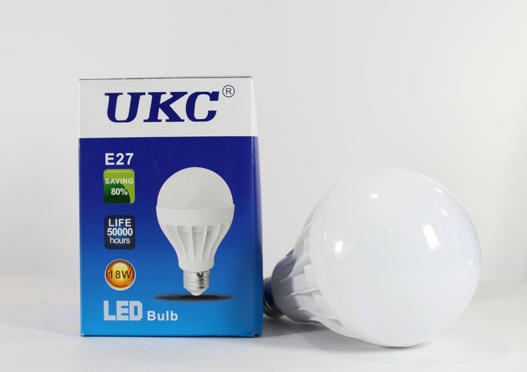 Энергосберегающая лампочка  LED  E27 18W