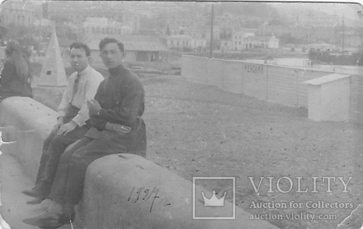 Фото молодые люди на набережной  1927г