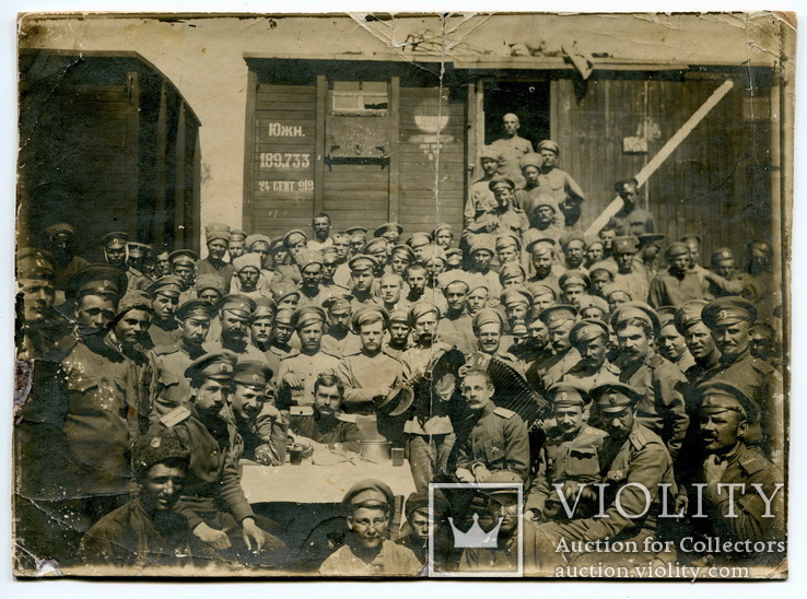 Белое движение, 1919 г. Офицеры и солдаты возле поезда., фото №2